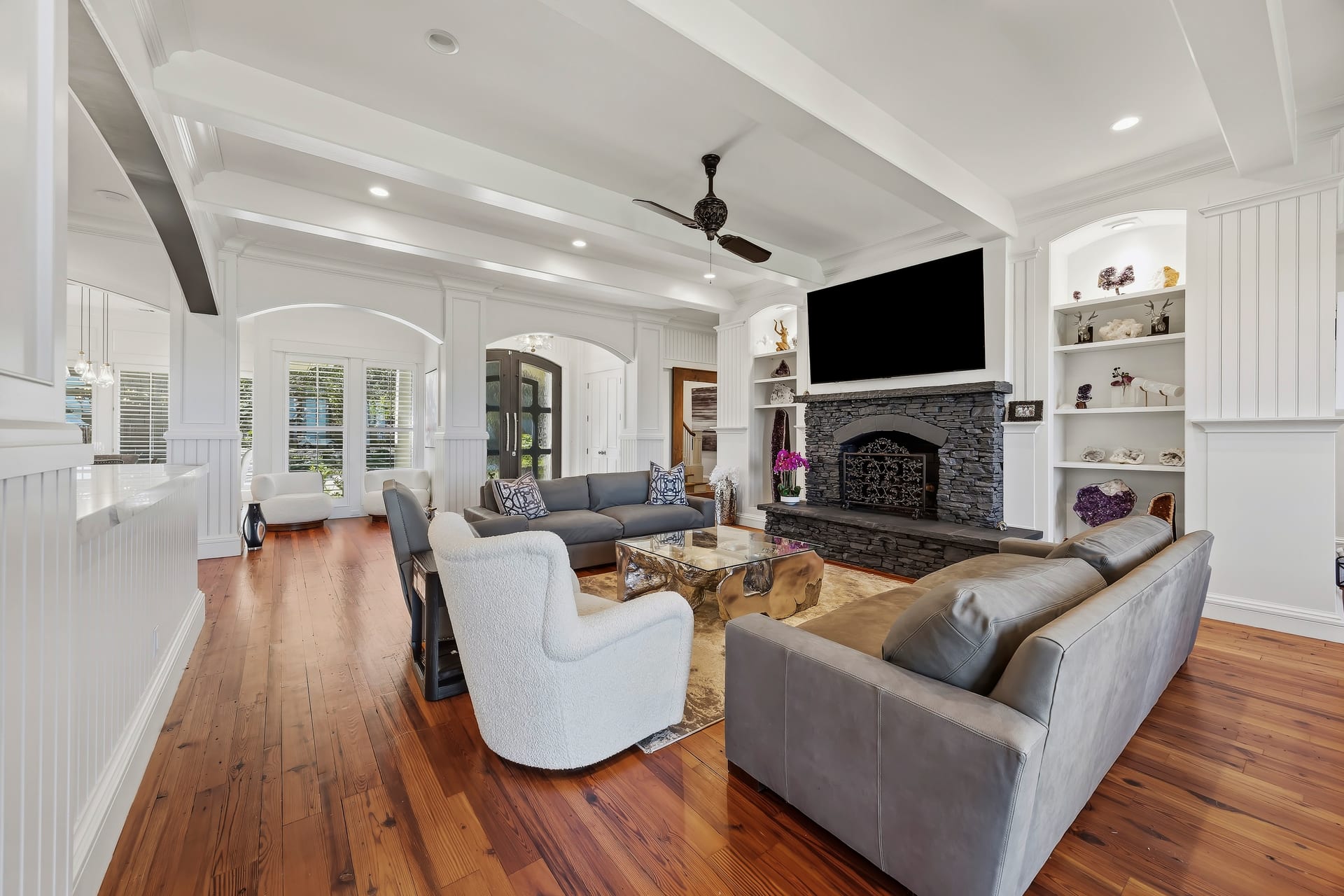 Living room — 52 N Port Royal Drive, Port Royal